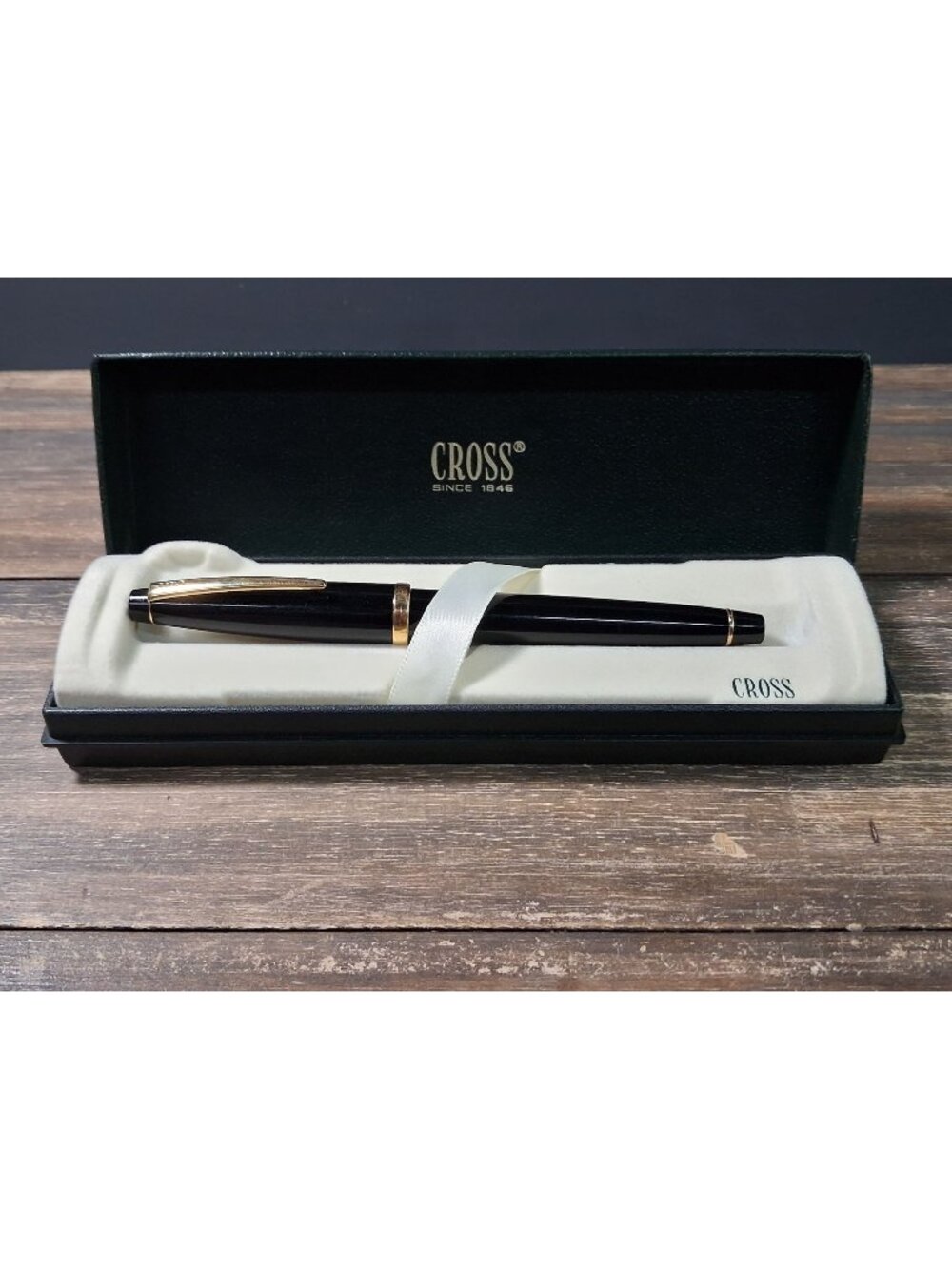 Cross Classic Century Fountain Pen Black Gold Tone Nib Vintage in Box